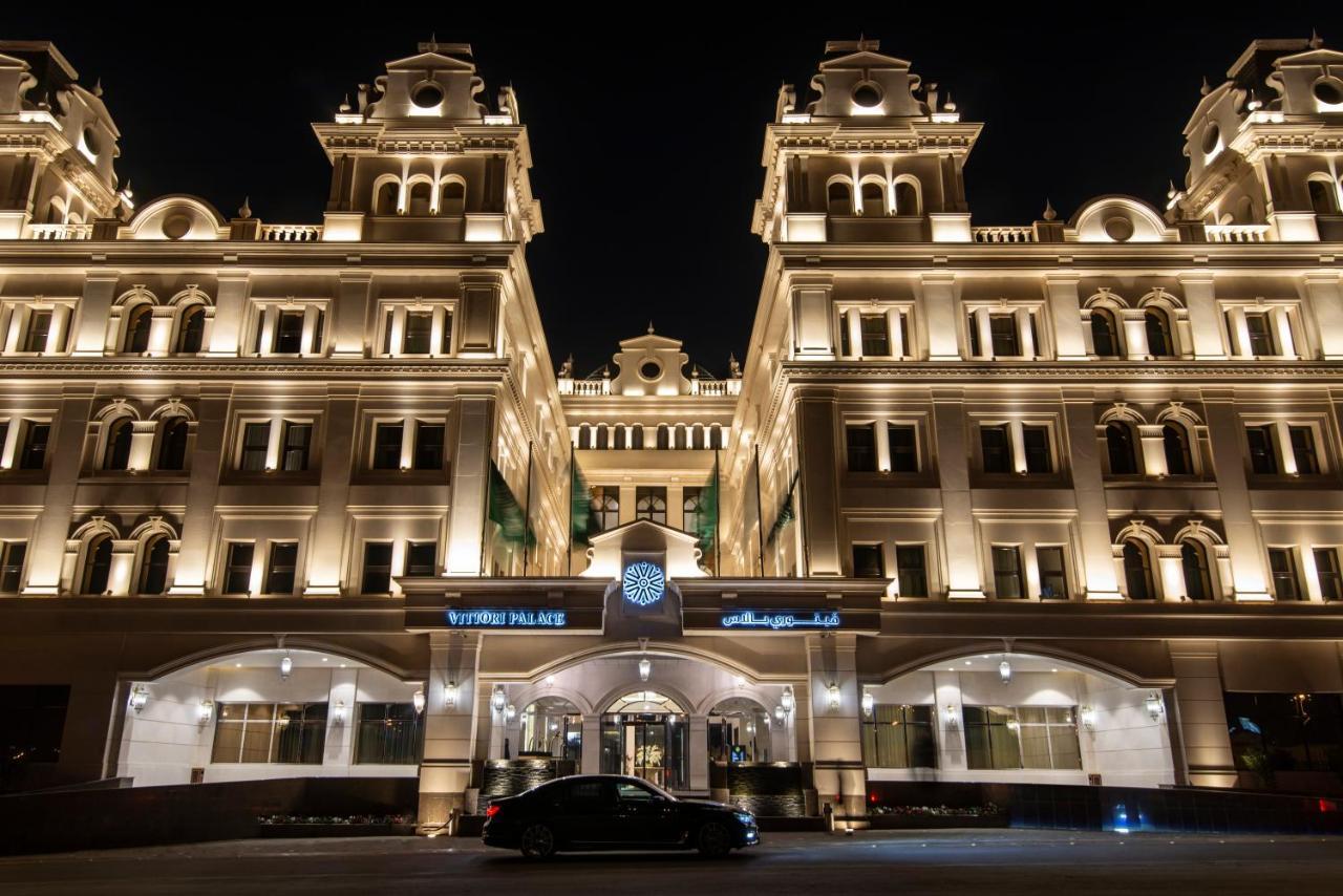 Vittori Palace Hotel And Residences Riyad Dış mekan fotoğraf The hotel at night