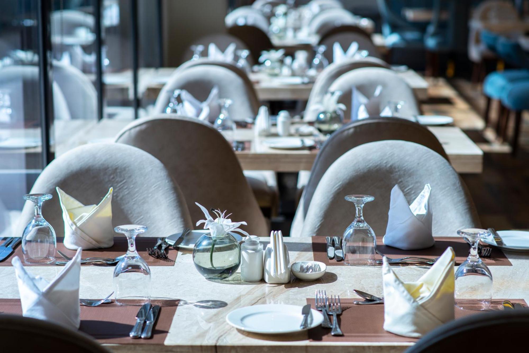 Vittori Palace Hotel And Residences Riyad Dış mekan fotoğraf A table set for fine dining