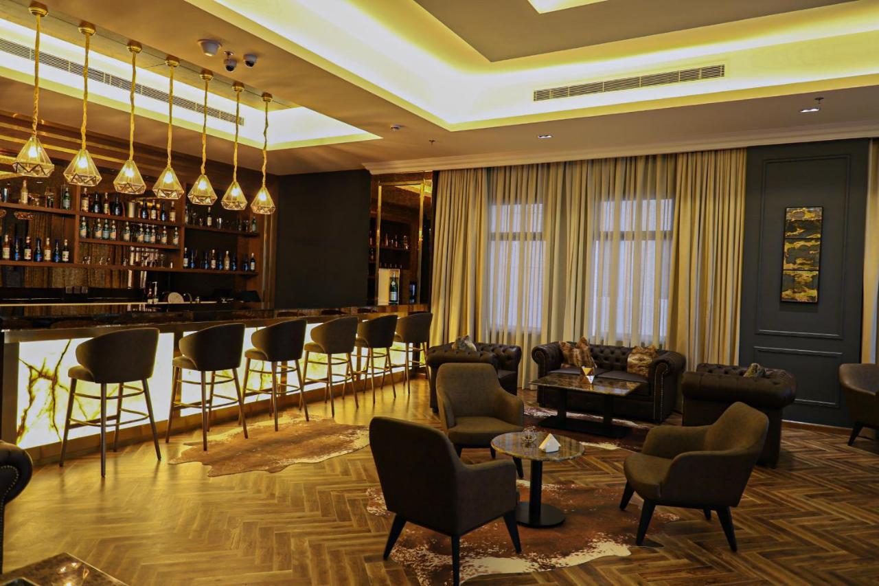 Vittori Palace Hotel And Residences Riyad Dış mekan fotoğraf The bar at the hotel